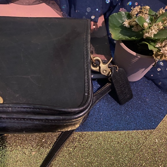 COACH MADE in USA BLACK GOLD DINKY LEATHER CROSSBODY Bag RARE GORG 💚ED Sm VNTG - Picture 14 of 15